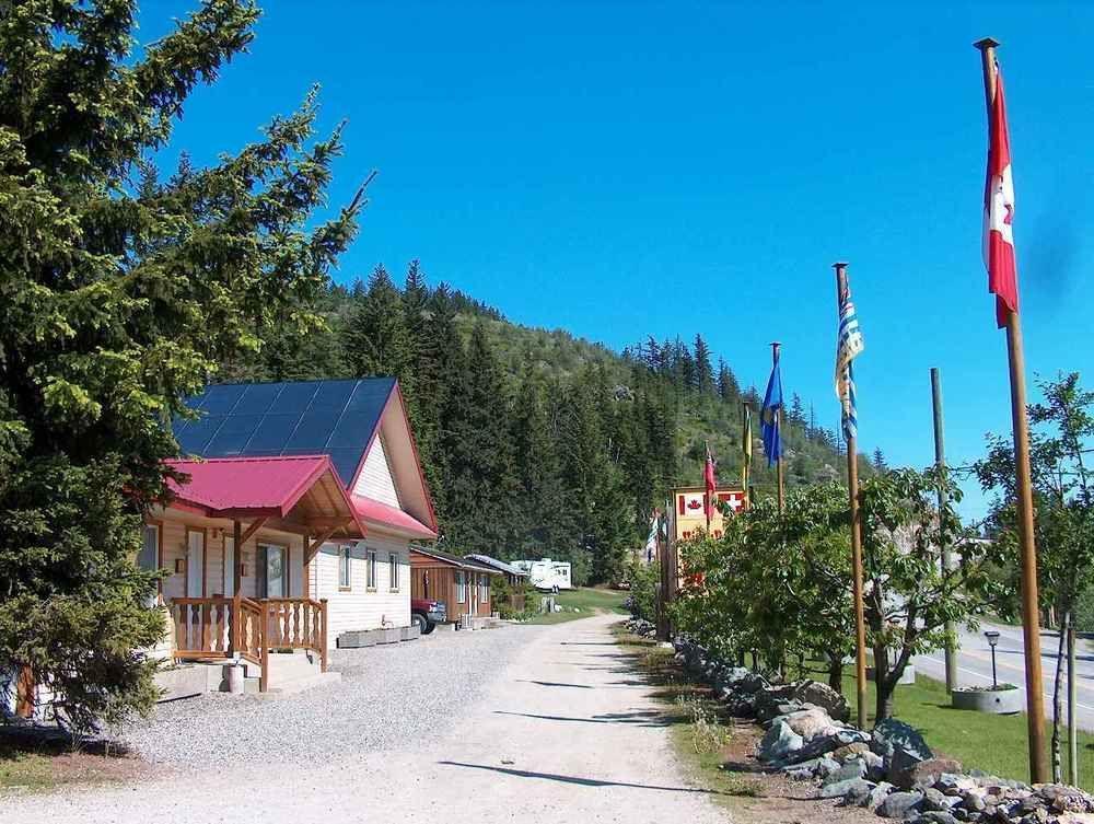 Viewpoint Rv & Cottages Salmon Arm Exteriör bild