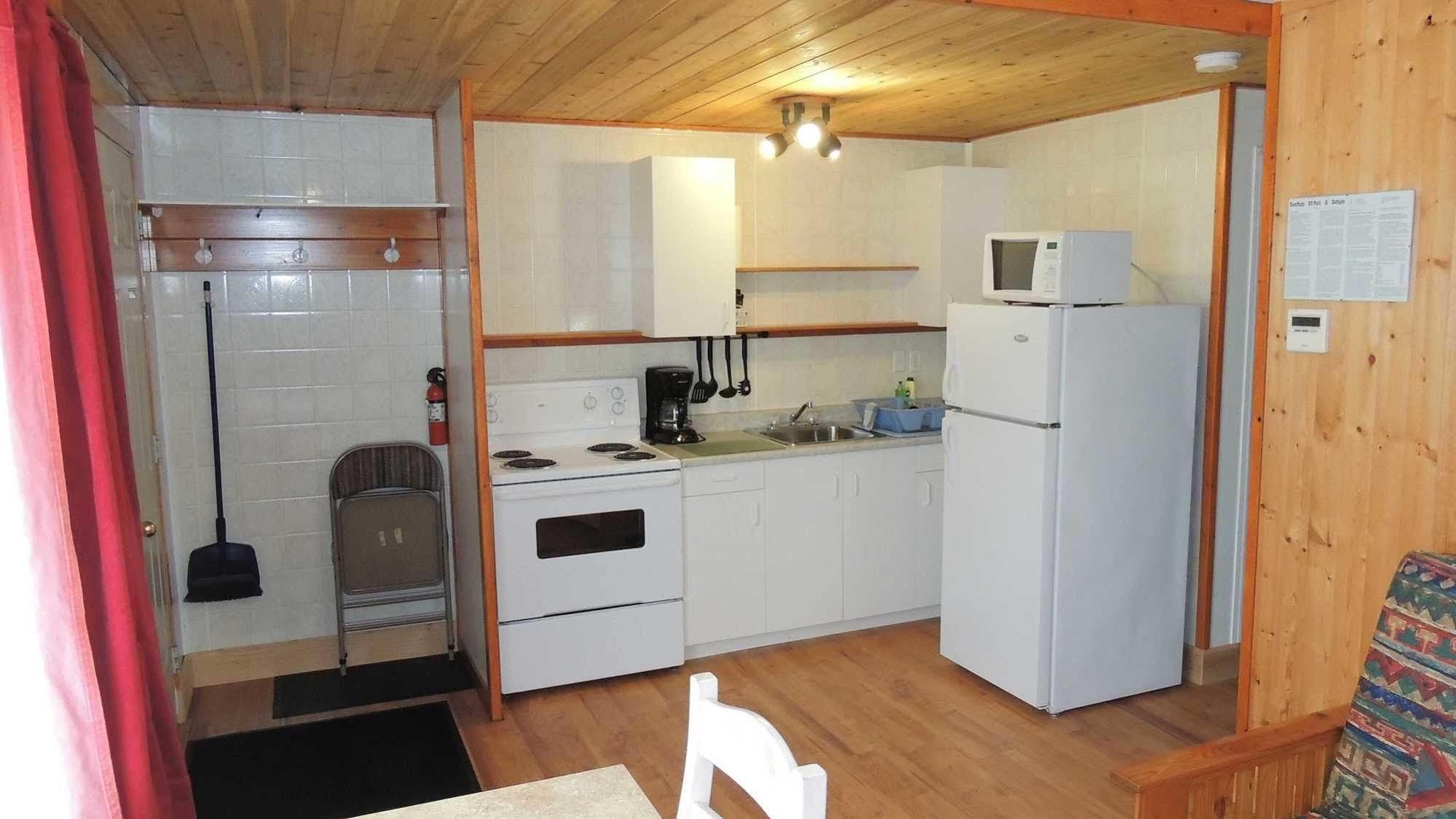 Viewpoint Rv & Cottages Salmon Arm Exteriör bild